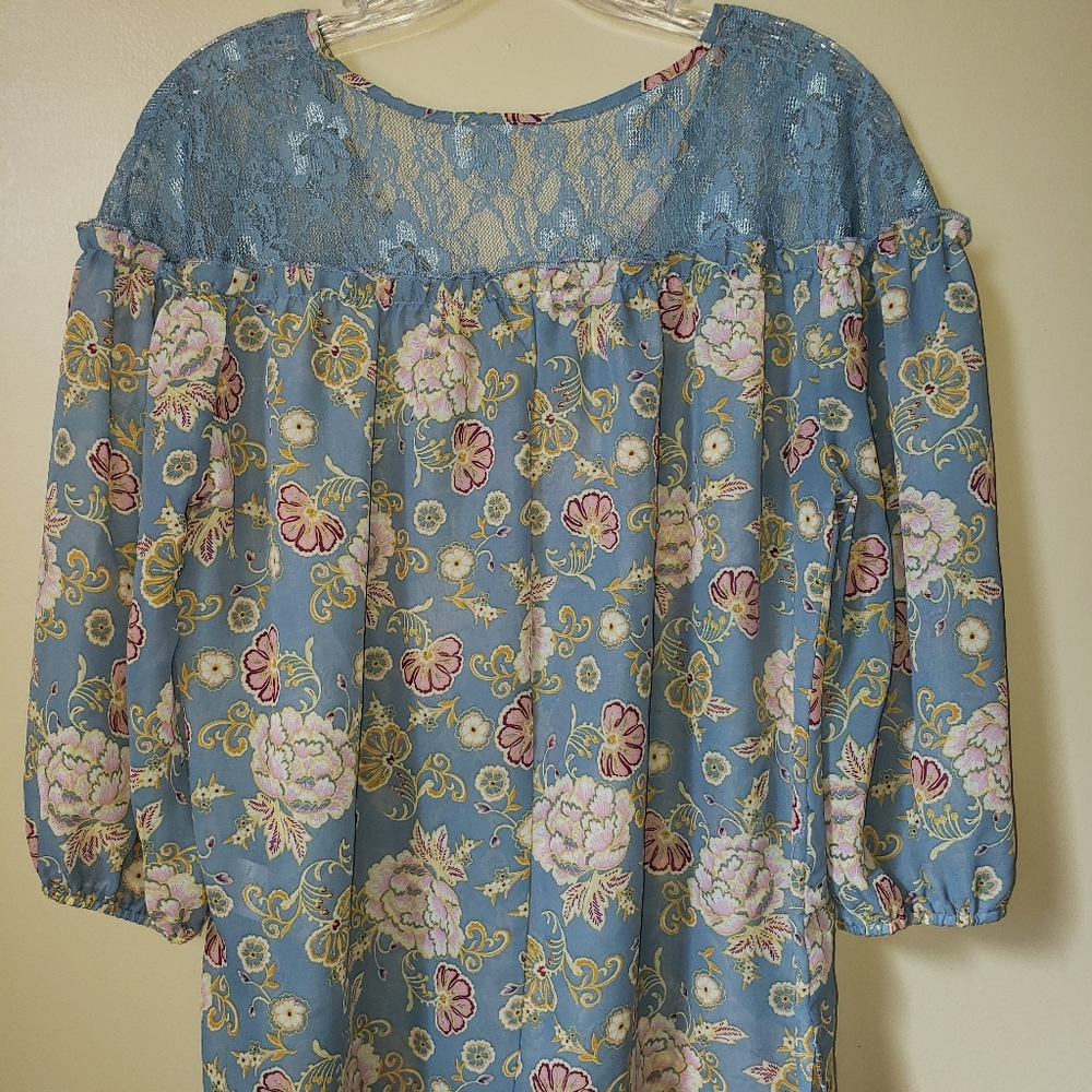 Lace Blouse - Picture 6 of 8